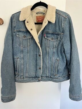 Levi's Light Blue Denim Jacket with Cream Sherpa Lining